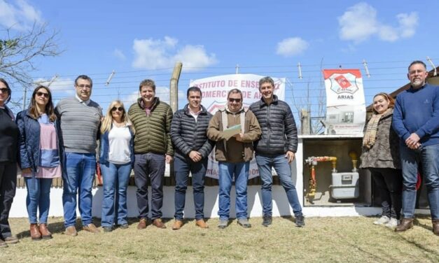 Arias: Avanza la obra de gas natural