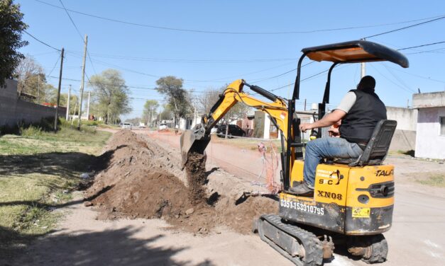 Vicuña Mackenna: inició la obra de cloacas en el barrio Centro