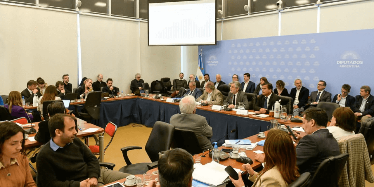 Con los informes de ministros y funcionarios continúa el análisis del Presupuesto 2023