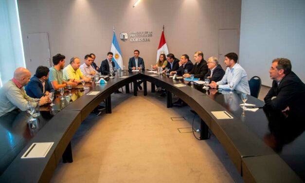 Mesa Provincia – Municipios: López presidió encuentro con titulares de bloques