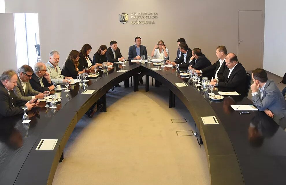 Provincia girará a municipios más partidas para salud y educación