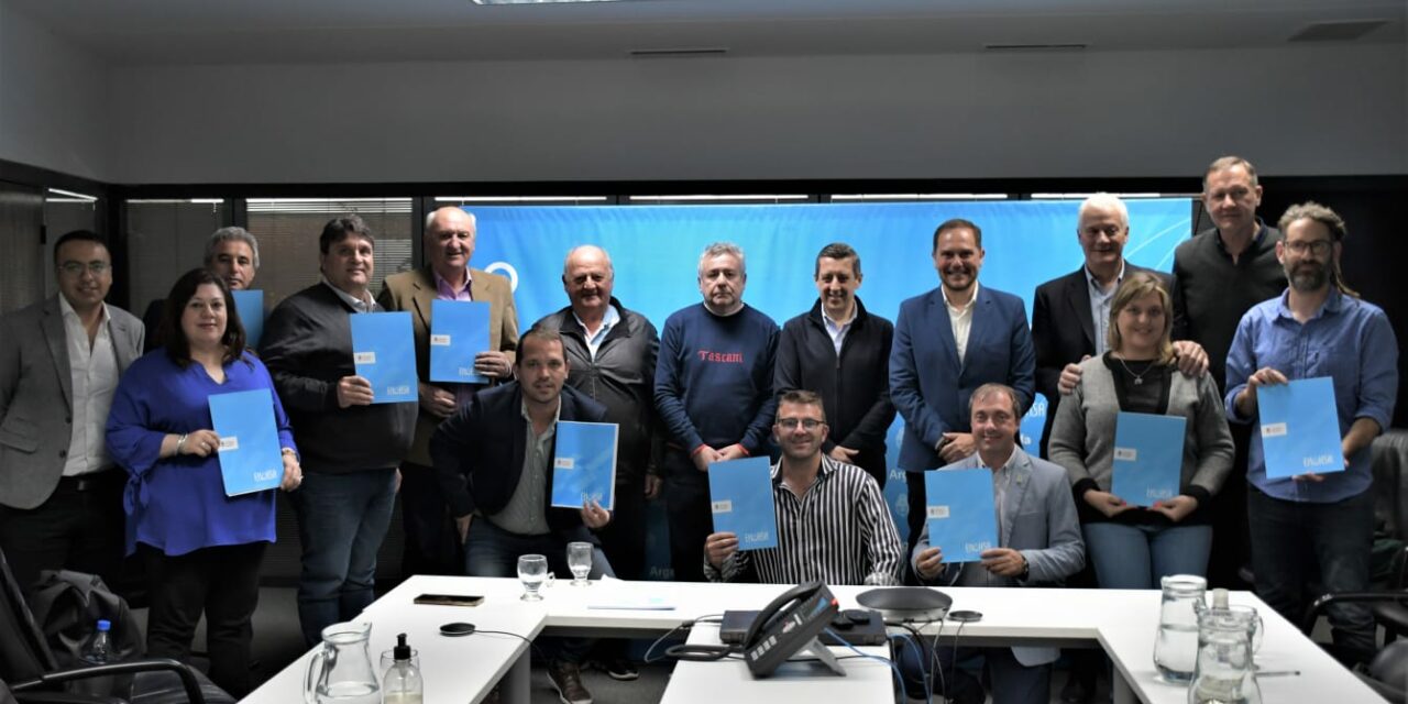 Más de una decena de municipios cordobeses firmaron convenios con el ENOHSA para la ejecución de obras de saneamiento