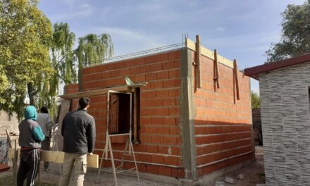 Charras: avanza la construcción de cinco Viviendas Semilla