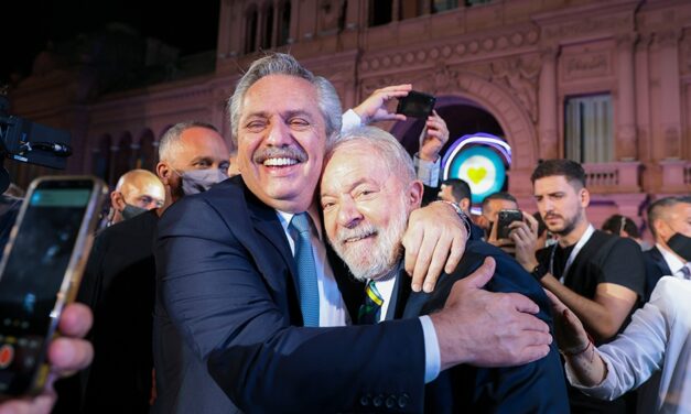 Tras el triunfo de Lula, el Presidente viaja a Brasil para felicitarlo