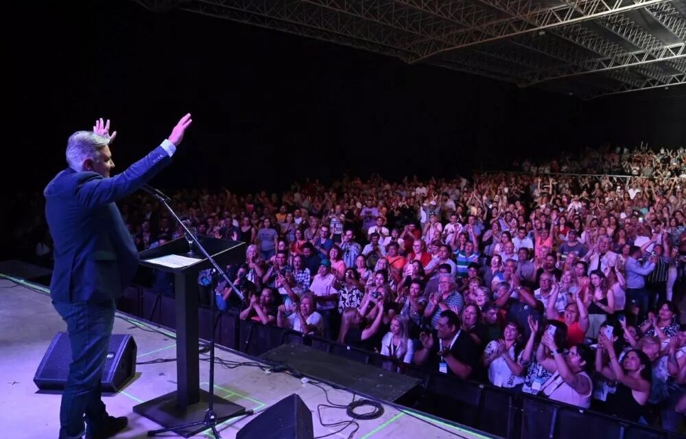 Martín Llaryora encabezó multitudinario acto con vecinalistas