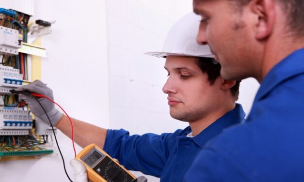 La Universidad Barrial firmó un convenios con Luz y Fuerza y Ersep para certificar electricistas con categoría 3