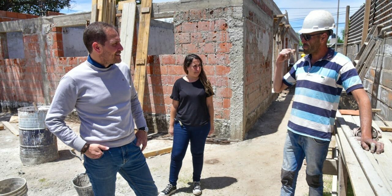 Gill supervisó la construcción del SUM de barrio La Calera