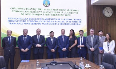 En Vietnam la Región Centro avanza con negociaciones para exportar carne porcina y cítricos
