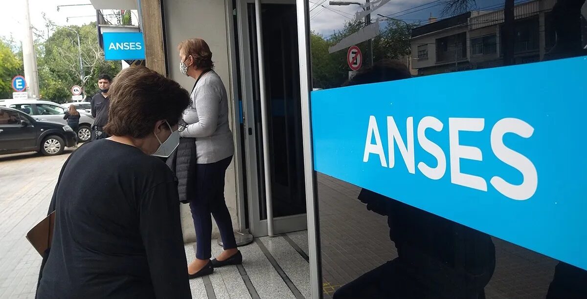 Jubilaciones, pensiones y asignaciones aumentan un 23,3% por movilidad