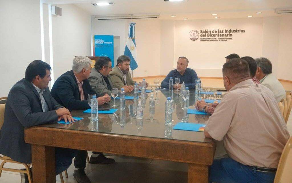 Entregan $4 millones para más obras en parque industrial Ucacha
