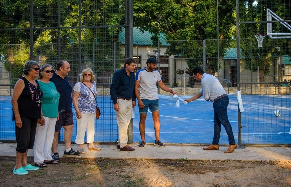 Se inauguró un Playón Deportivo y Gimnasio al aire libre en Arias