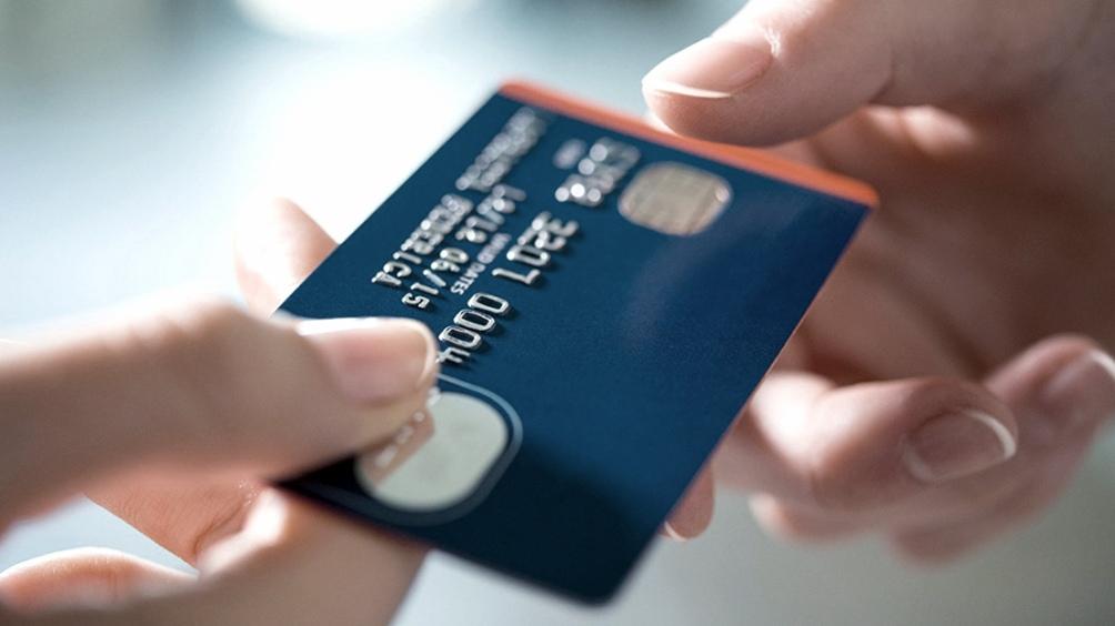 Compras con tarjetas de crédito: crecieron en términos reales por primera vez en 5 meses