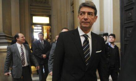 Artistas, periodistas, intelectuales y científicos también rechazaron el fallo de la Corte