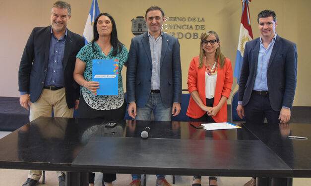 La Provincia entregó aportes a municipios y comunas para obras en salud