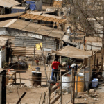 El Indec reportó una caída en 2025, pero el 45% de niños y adolescentes habitan hogares pobres