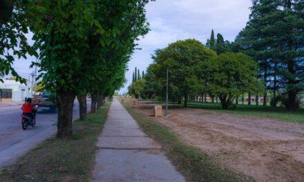 Adelia María: avanza el recambio de luminarias en el Paseo del Ferrocarril