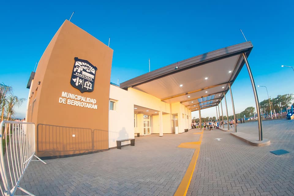Berrotarán: Se inauguró la Terminal de Ómnibus