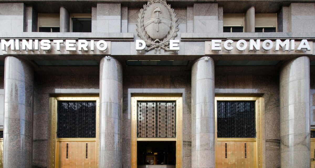 Economía logró canjear deuda por casi $3 billones de pesos