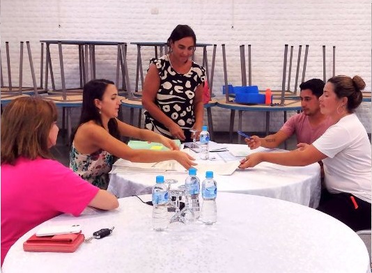 Elena: Firmaron escrituras a través del programa «Tu Casa, Tu Escritura»