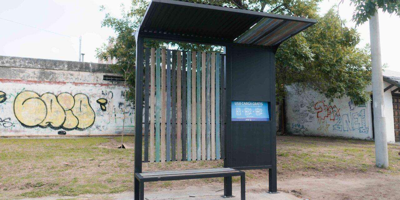 Río Cuarto: Se instalaron dos Garitas de colectivo Eco Desmontables