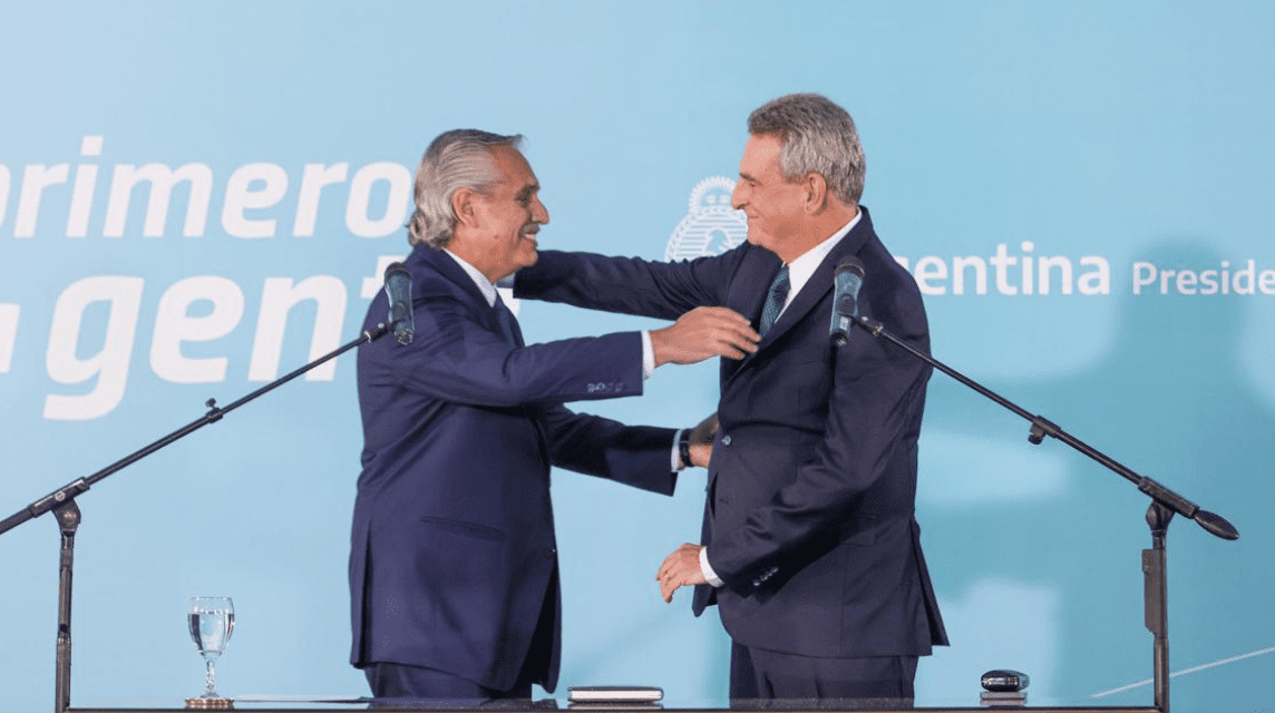 El Presidente le tomó juramento a Agustín Rossi como nuevo jefe de Gabinete