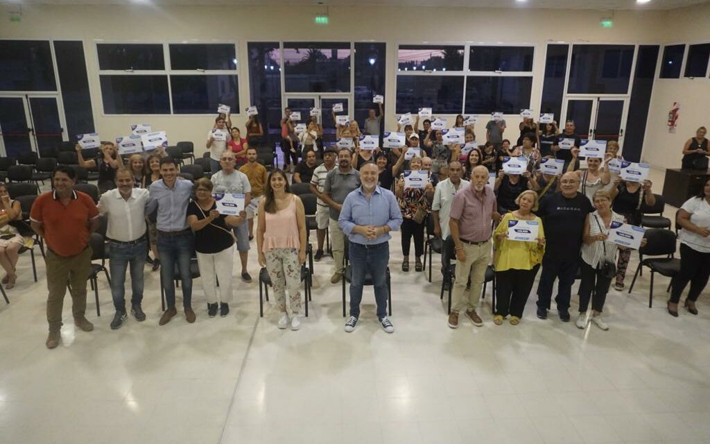 Villa María: la Provincia entregó 100 nuevos créditos del Banco de la Gente