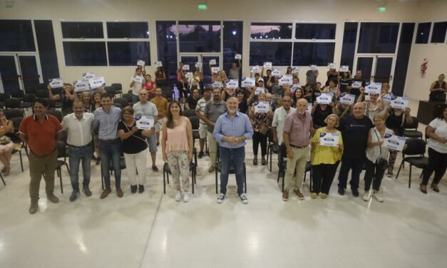 Villa María: la Provincia entregó 100 nuevos créditos del Banco de la Gente