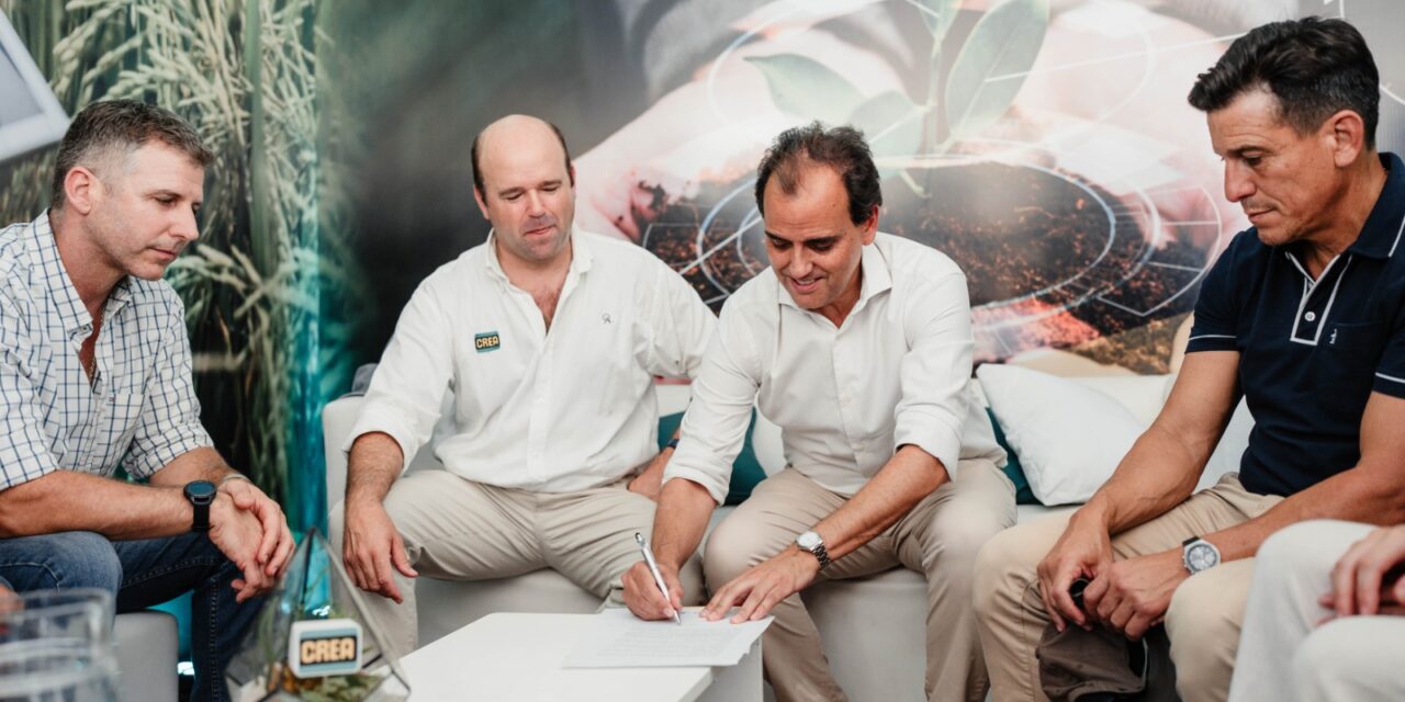Llamosas firmó un convenio con CREA para impulsar el sector agropecuario en la región