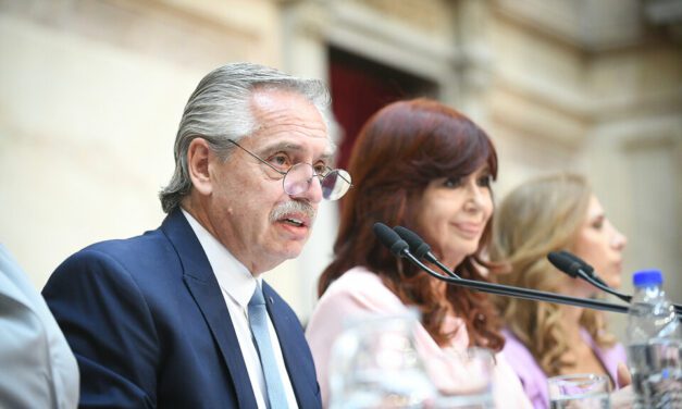 Fernández criticó a la Corte y dijo que «la mejor política social es generar trabajo»