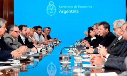Massa anunció un dólar de $300 para exportaciones de soja y economías regionales
