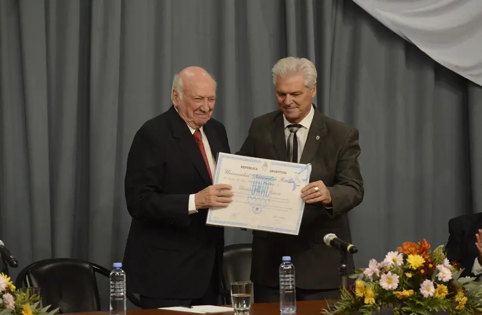 UNRC: Alberto Taquini fue investido Doctor Honoris Causa
