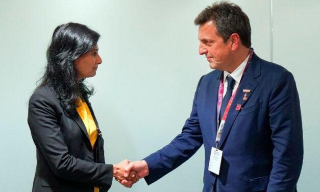 Massa negoció préstamos por casi 2.500 millones de dólares