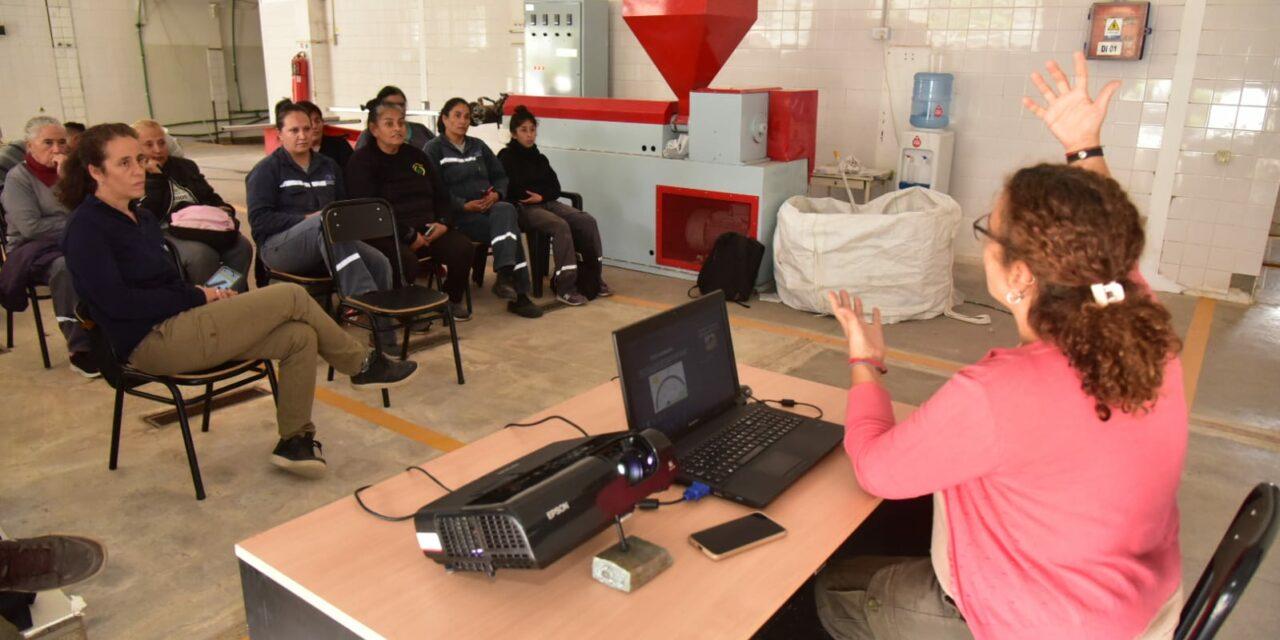 Villa María: Trabajadores y trabajadoras de las cooperativas 7 de Febrero y La Sustentable se capacitan en materia ambiental