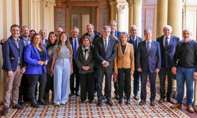 El Gobierno otorgó aumento a científicos y becarios de Conicet