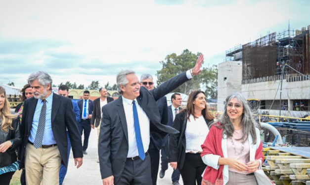 El Presidente recorrió el primer reactor nuclear diseñado y construido en Argentina