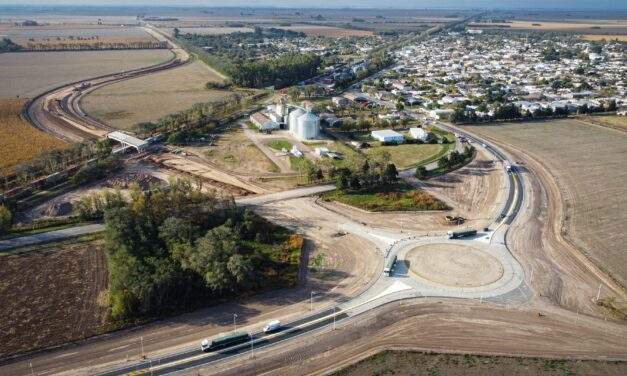 Continúa la pavimentación del tramo de la ruta que une Las Perdices con Las Isletillas