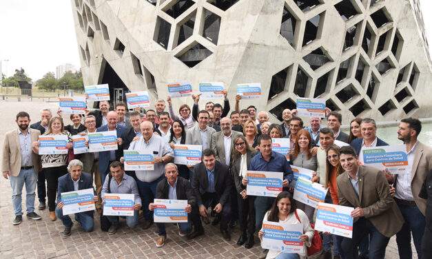 La Provincia entregó más fondos para obras y equipamiento sanitario a 35 localidades