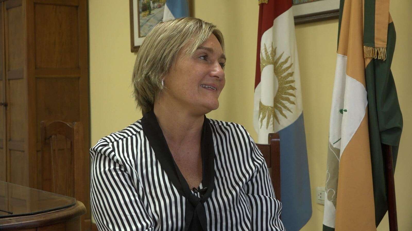San Basilio: la legislatura entregó símbolos nacionales y provinciales a entidades de la localidad