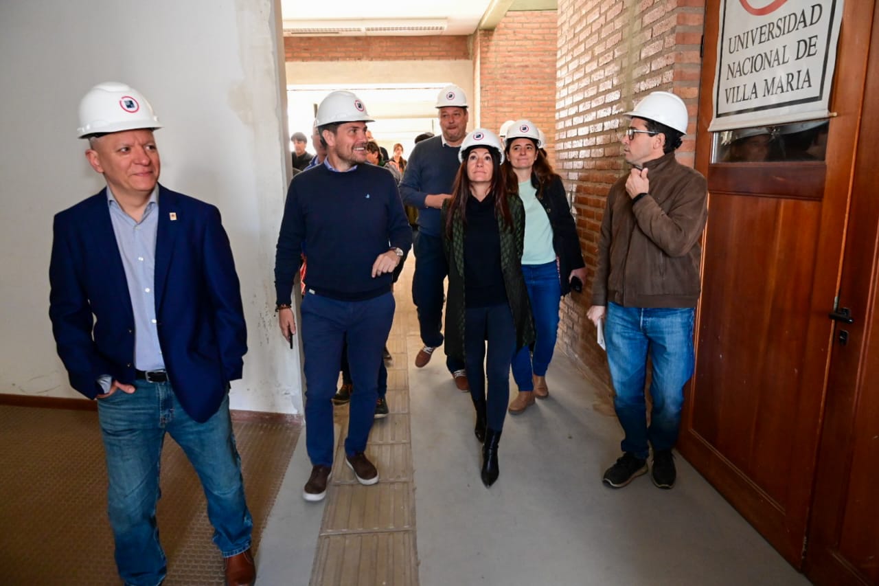 Gill y Negretti supervisaron las obras en la UNVM, que alcanzan un 60% de ejecución