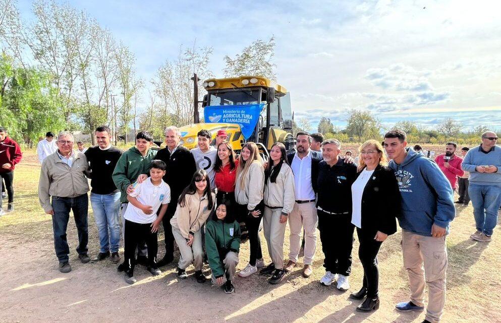 Busso entregó maquinaria, aportes y una patrulla rural en el noroeste cordobés