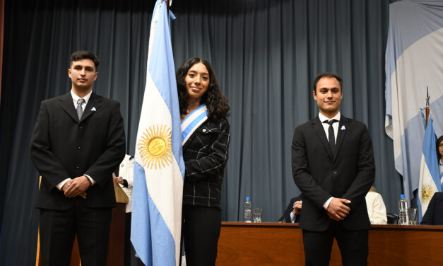 Se concretó el cambio de abanderados y escoltas de la UNRC y de sus cinco facultades