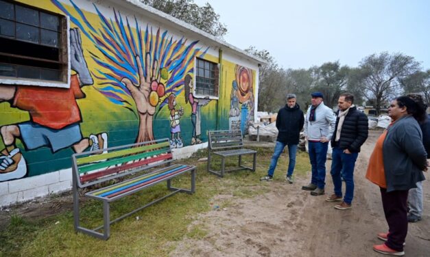 Villa María: fabricaron los primeros bancos de plaza elaborados con material plástico reciclado