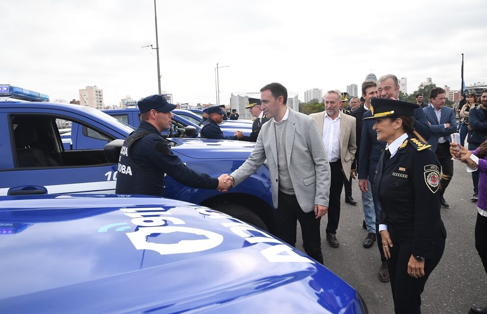 La Policía recibió 72 camionetas para patrullar el interior provincial