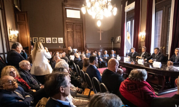 Precandidatos firmaron un «compromiso para combatir la desinformación»