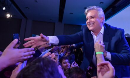 Con el 42,76% de los votos, Llaryora derrotó a Juez por tres puntos