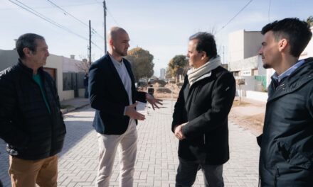 Río Cuarto: Llamosas supervisó los trabajos de adoquinado en San Juan al 1400