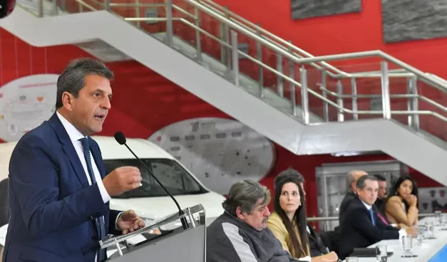 Massa presentó un régimen automotriz para desarrollar una plataforma exportadora regional