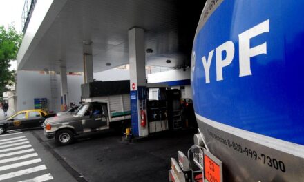 YPF aumentó $11 por litro sus combustibles, lo que implica un 4,5%