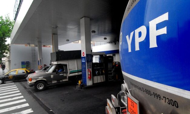 YPF aumentó $11 por litro sus combustibles, lo que implica un 4,5%