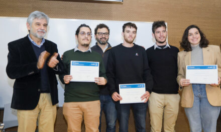 Premian a estudiantes que digitalizaron el archivo de Abuelas